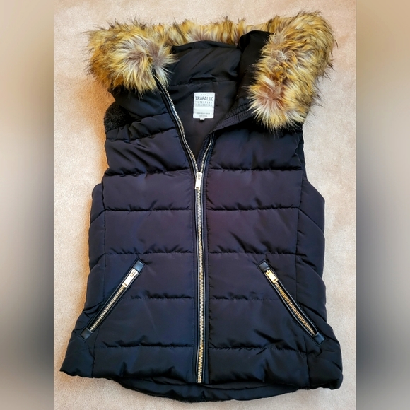 ZARA Vest with Faux Fur Trimmed Hood Medium - Picture 3 of 13